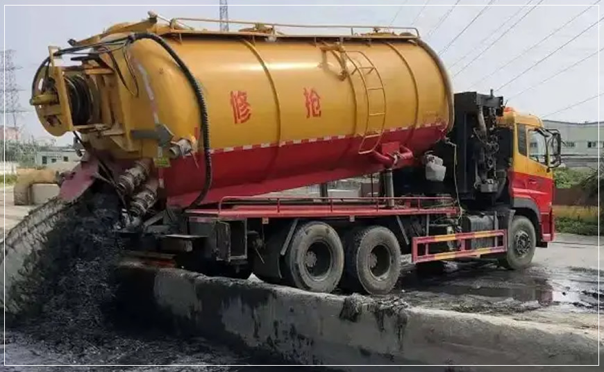乌尔禾区污水池清理